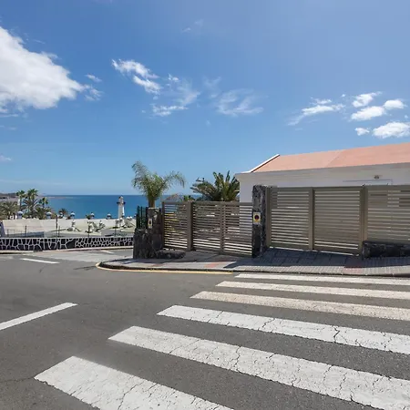 Bungalow playa Águila terraza piscina by Lightbooking *