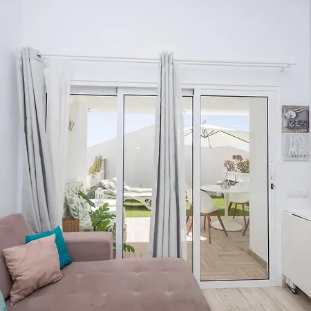 Bungalow playa Águila terraza piscina by Lightbooking *