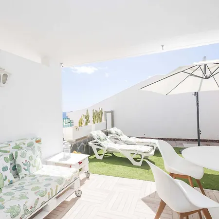 Bungalow playa Águila terraza piscina by Lightbooking *